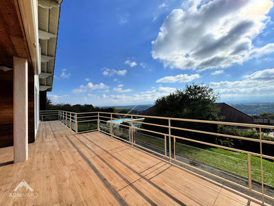 Maison - 240 m² - 6 pièces