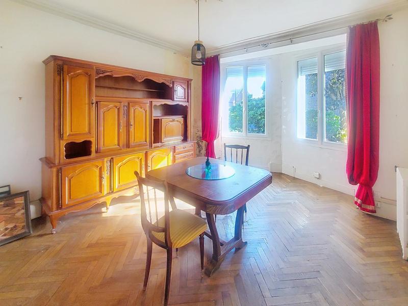 Maison - 143 m² - 8 pièces
