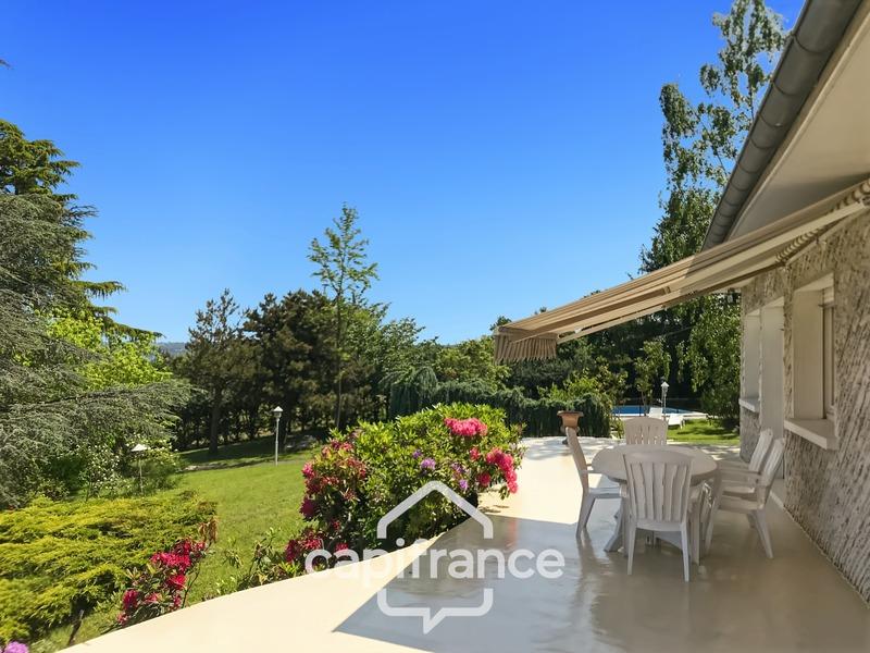Villa - 280 m² - 9 pièces