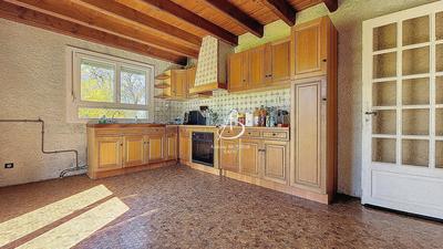 Maison - 230 m² - 6 pièces