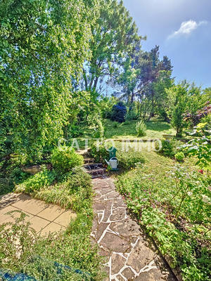 Maison - 200 m² - 8 pièces