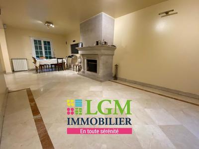 Maison - 210 m² - 5 pièces
