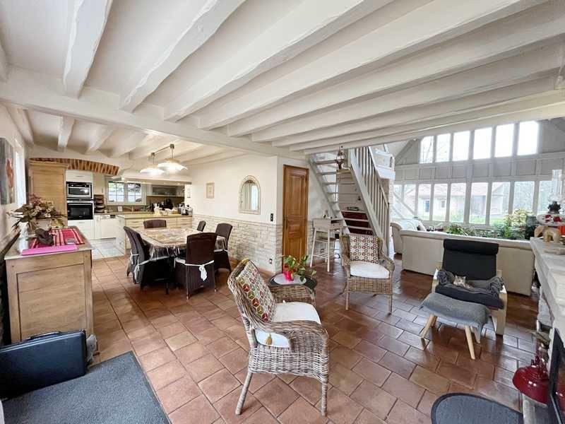 Maison - 261 m² - 8 pièces