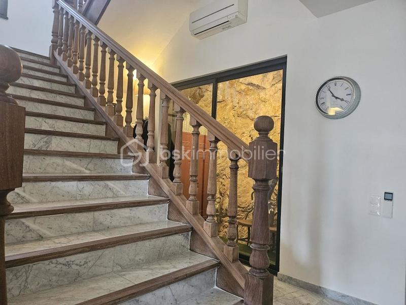 Propriété - 222 m² - 6 pièces