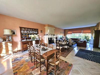 Pavillon - 275 m² - 6 pièces