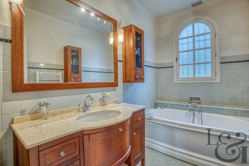 Maison - 143 m² - 7 pièces