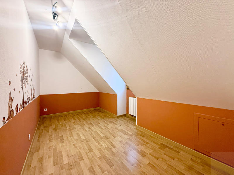 Maison - 99 m² - 5 pièces
