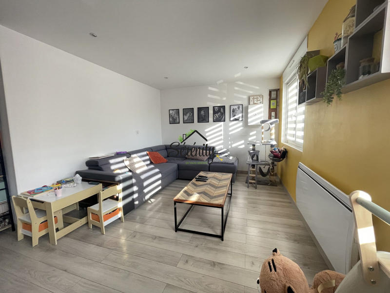 Maison - 90 m² - 5 pièces