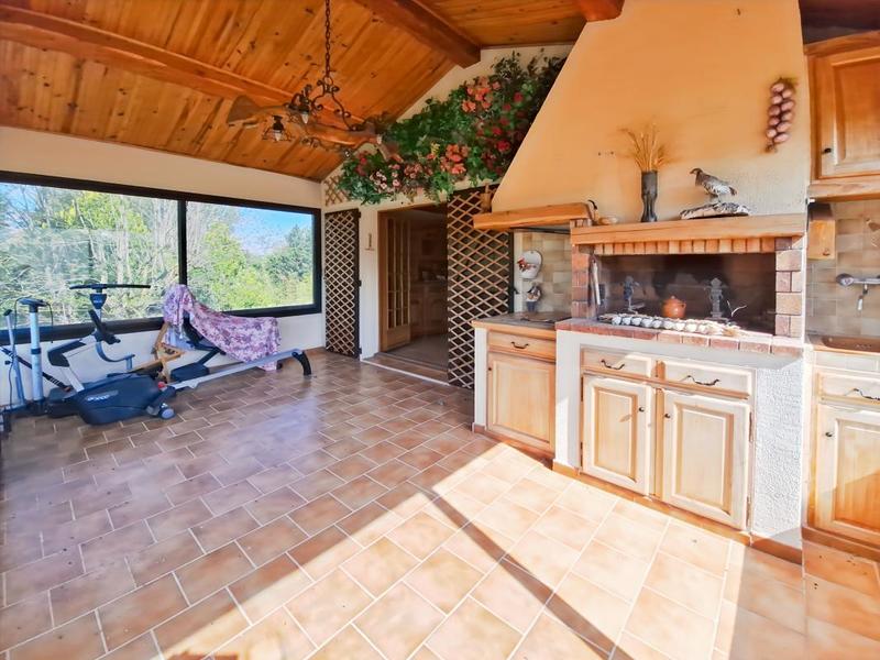 Propriété - 200 m² - 6 pièces