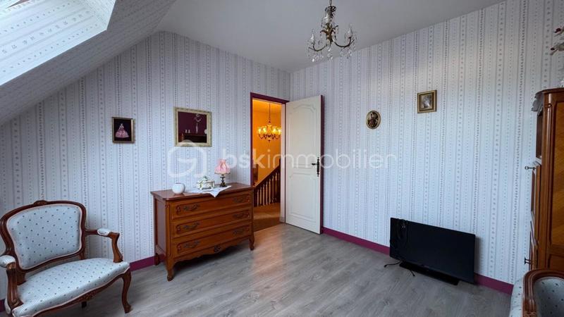 Maison traditionnelle - 136 m² - 8 pièces