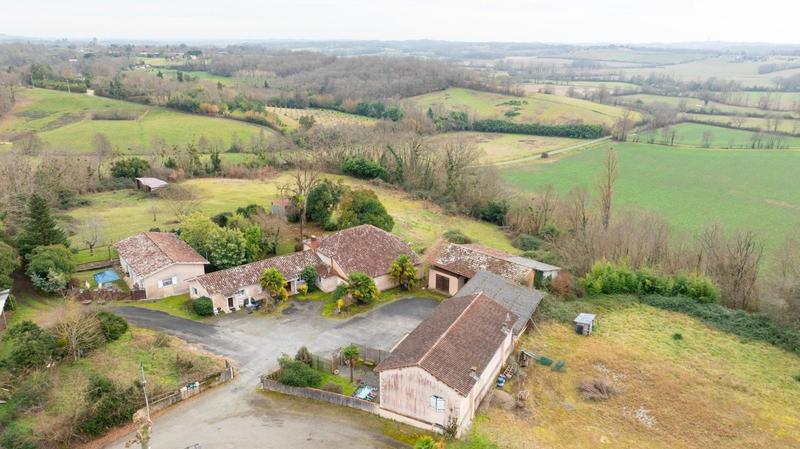 Maison - 455 m² - 18 pièces