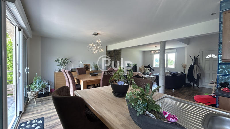 Pavillon - 166 m² - 8 pièces