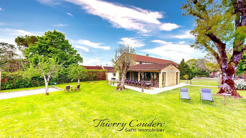 Maison - 319 m² - 12 pièces