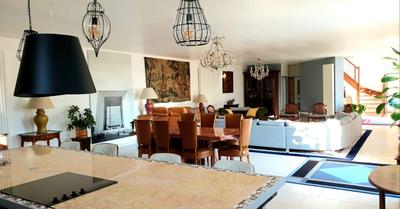 Maison - 700 m² - 15 pièces