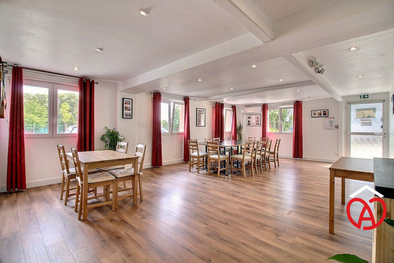 Local commercial - 300 m² - 7 pièces