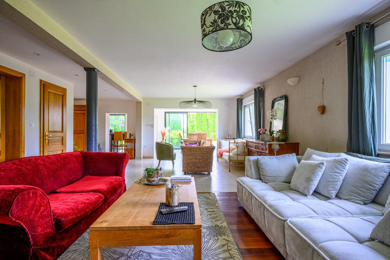 Maison - 250 m² - 7 pièces