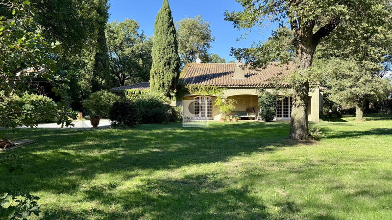 Maison - 240 m² - 7 pièces