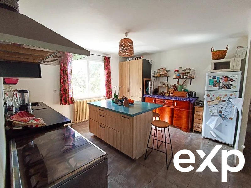 Maison - 214 m² - 9 pièces