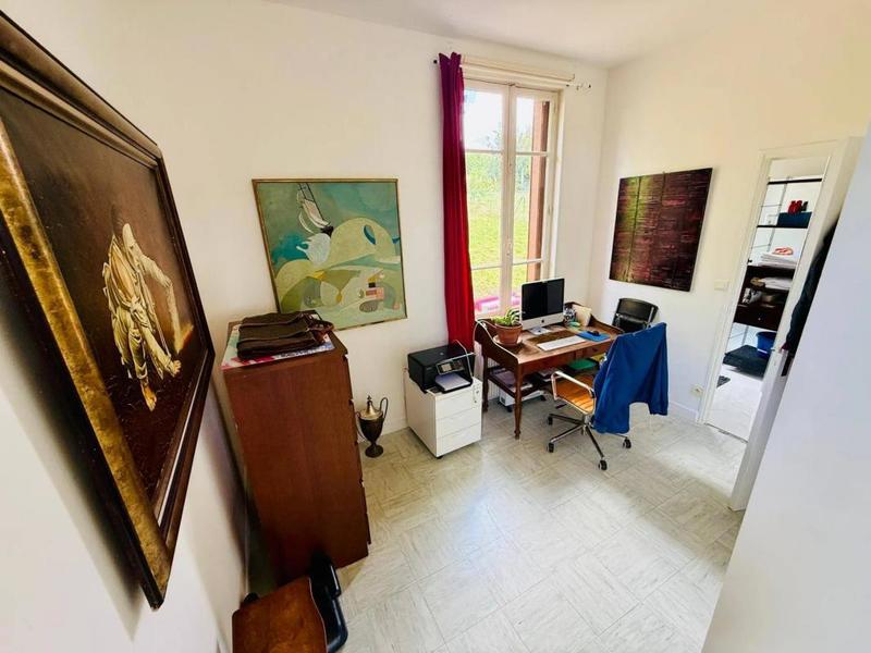 Propriété - 202 m² - 6 pièces