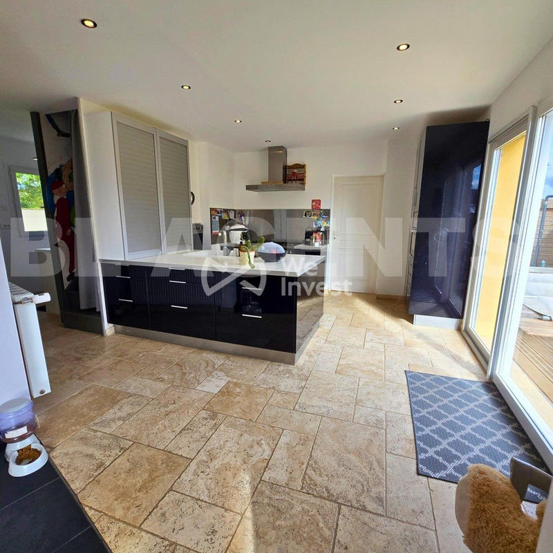 Maison - 200 m² - 8 pièces