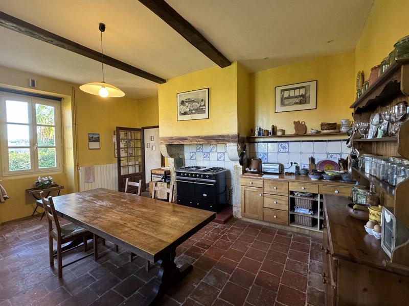 Maison - 630 m² - 9 pièces