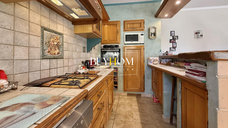 Maison - 220 m² - 9 pièces