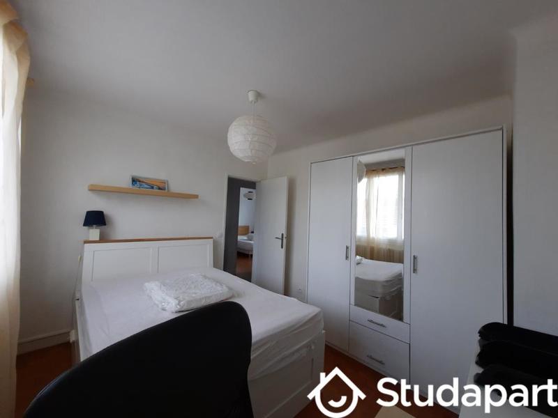 Chambre - 13 m² - 1 pièce