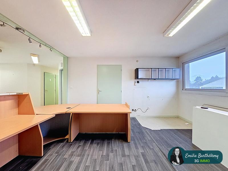 Local commercial - 174 m² - 12 pièces