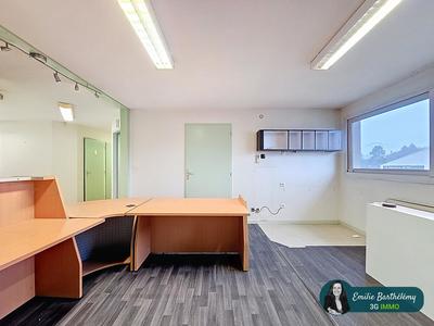 Local commercial - 174 m² - 12 pièces