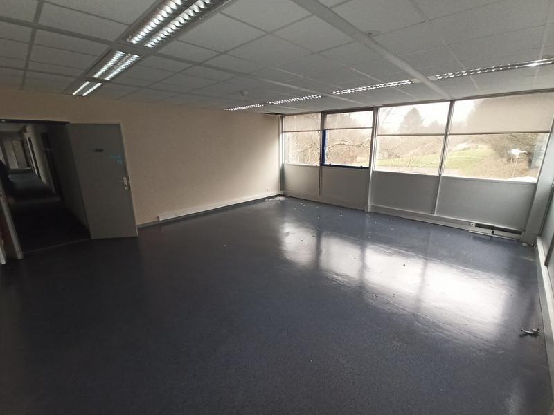 Bureau - 1 600 m²