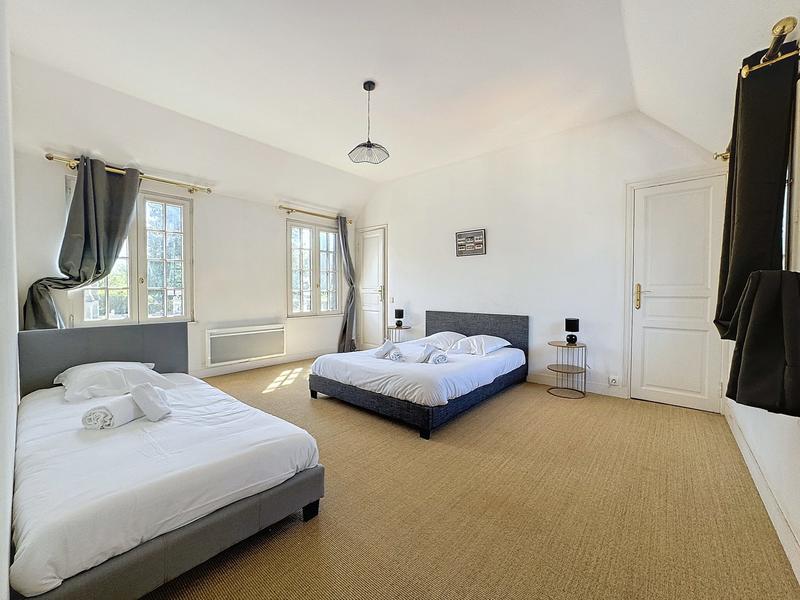 Maison - 180 m² - 7 pièces