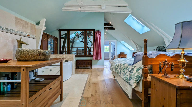 Maison - 247 m² - 8 pièces