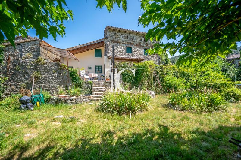 Maison - 104 m² - 5 pièces