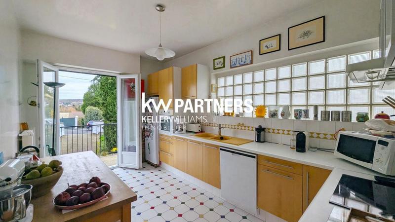 Maison - 185 m² - 8 pièces