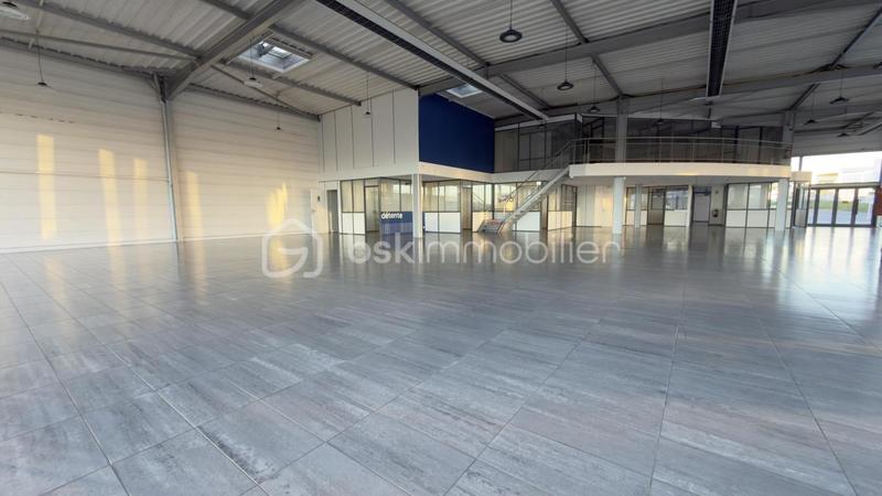 Local commercial - 1 500 m² - 20 pièces