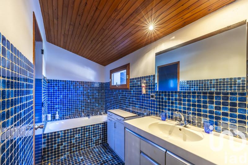 Maison - 300 m² - 6 pièces