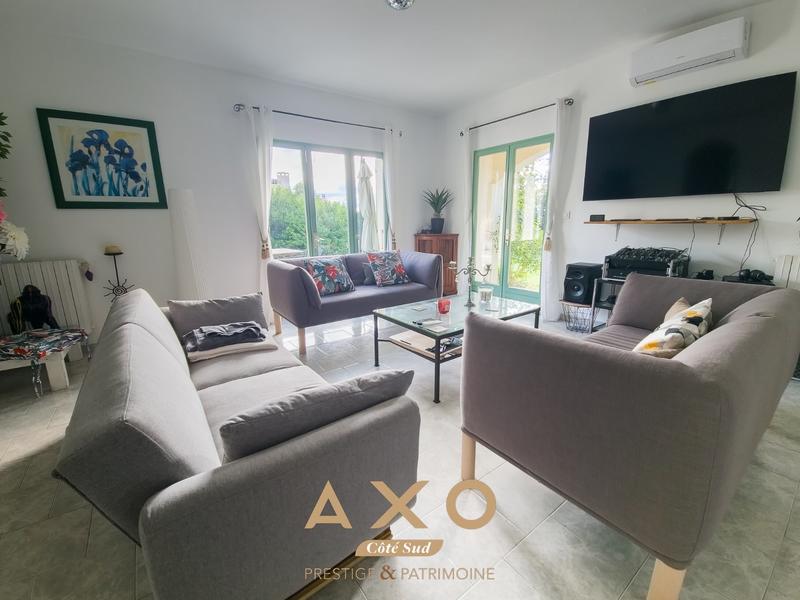 Maison - 251 m² - 8 pièces