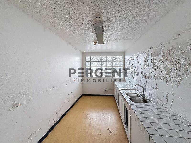 Local d'activités - 2 500 m²