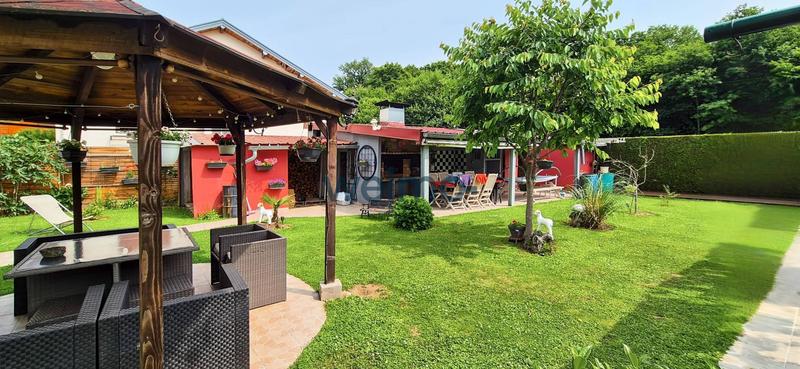 Maison - 199 m² - 7 pièces