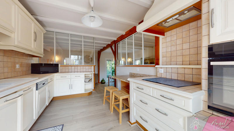 Maison - 230 m² - 9 pièces