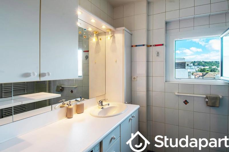 Chambre - 13 m² - 1 pièce