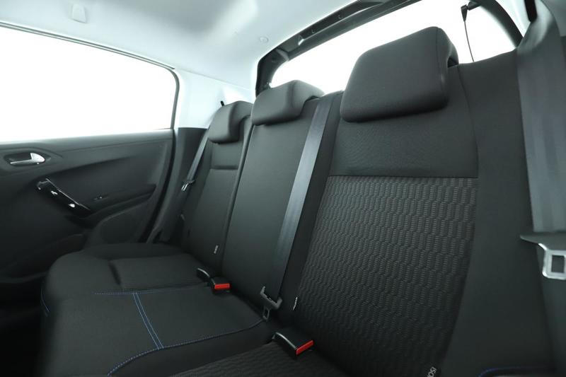 Peugeot 208 1.2 PureTech Signature 5p 82 ch