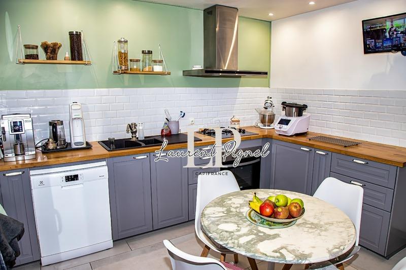 Maison - 177 m² - 9 pièces