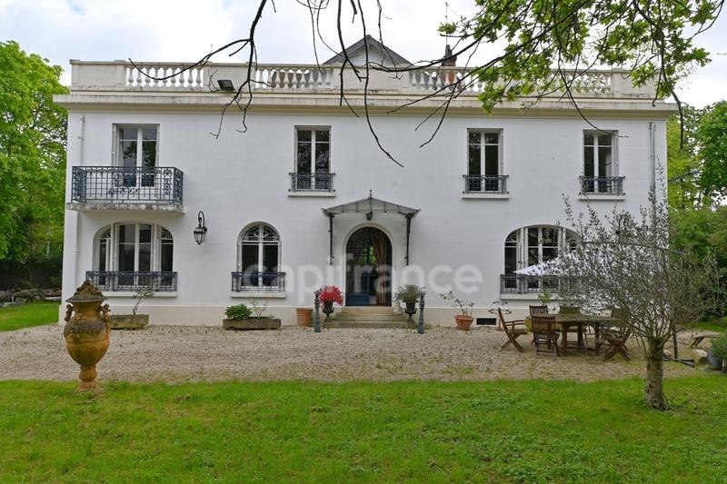 Propriété - 380 m² - 15 pièces