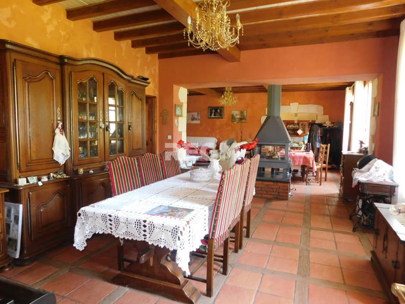 Propriété - 196 m² - 5 pièces