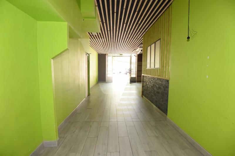 Local commercial - 90 m² - 4 pièces