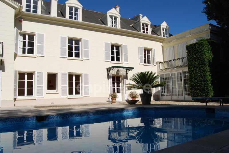 Maison - 600 m² - 16 pièces