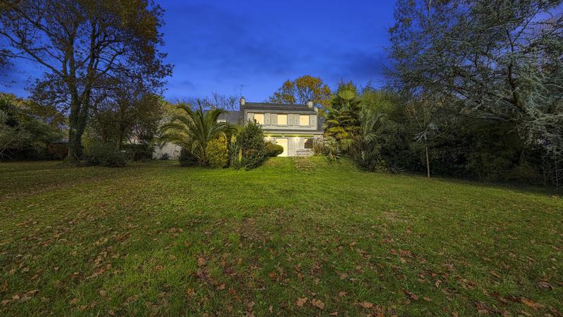 Maison - 202 m² - 7 pièces