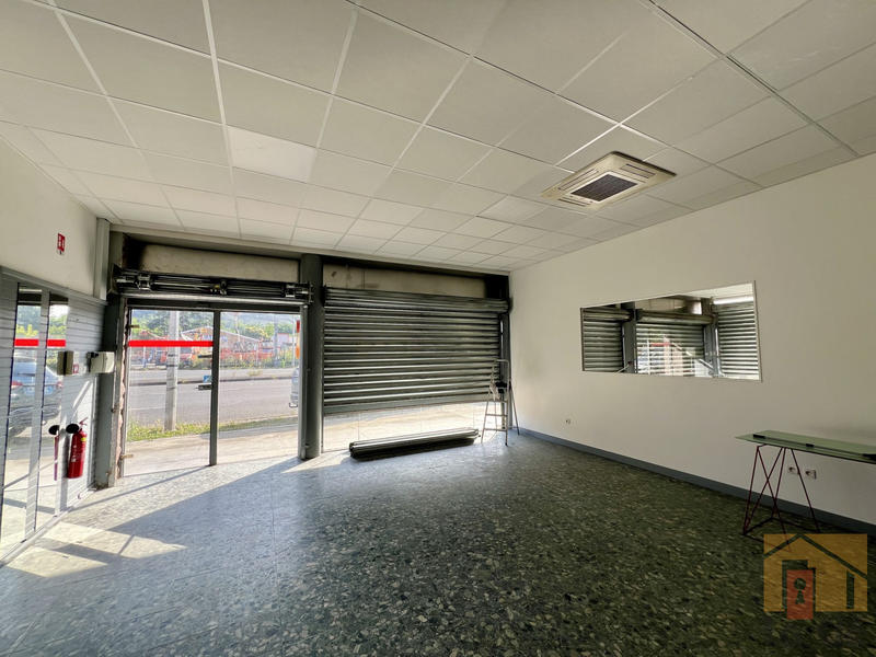 Local commercial - 218 m²