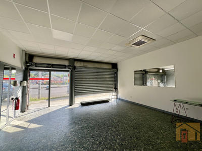 Local commercial - 218 m²
